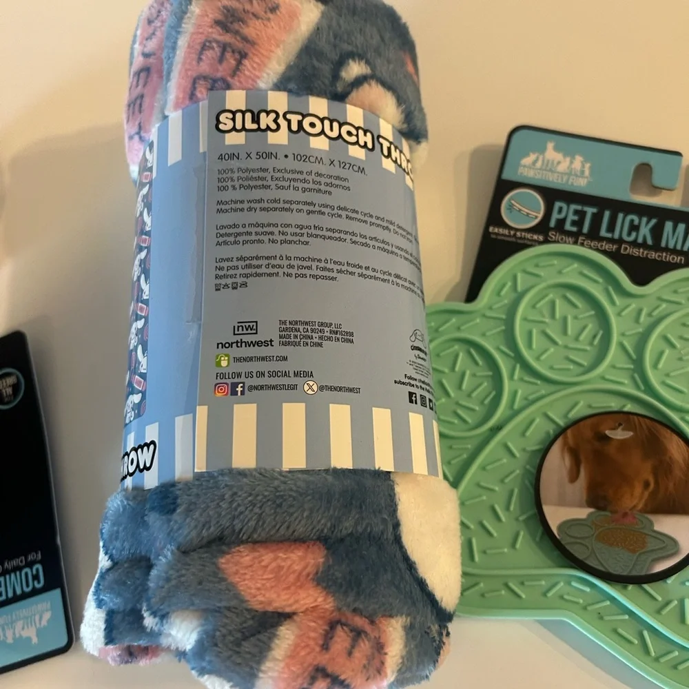 Northwest Multicolor Silk Touch Blanket and Green Lick Mat Set
